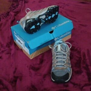 Columbia size 7 women's waterproof shoe
